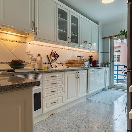 Sunny 2Bdr Apartment W/Balcony By Lovelystay Carcavelos (Lisbon)