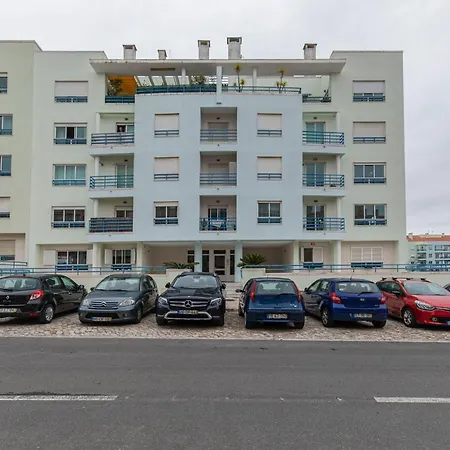 Sunny 2Bdr Apartment W/Balcony By Lovelystay Apartamento Carcavelos (Lisbon)
