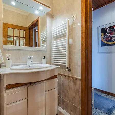 Sunny 2Bdr Apartment W/Balcony By Lovelystay Apartamento Carcavelos (Lisbon)