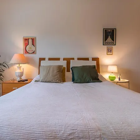 Sunny 2Bdr Apartment W/Balcony By Lovelystay Apartamento Carcavelos (Lisbon)