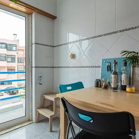 Sunny 2Bdr Apartment W/Balcony By Lovelystay Apartamento Carcavelos (Lisbon)